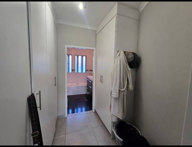 2 BEDROOM TOWNHOUSE TO LET IN THREE RIVERS PROPER